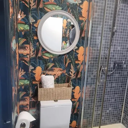 アパート No4, The Lakes *